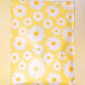 🛑 not yet for sale 🛑 25 daisy 🌼 polymailers